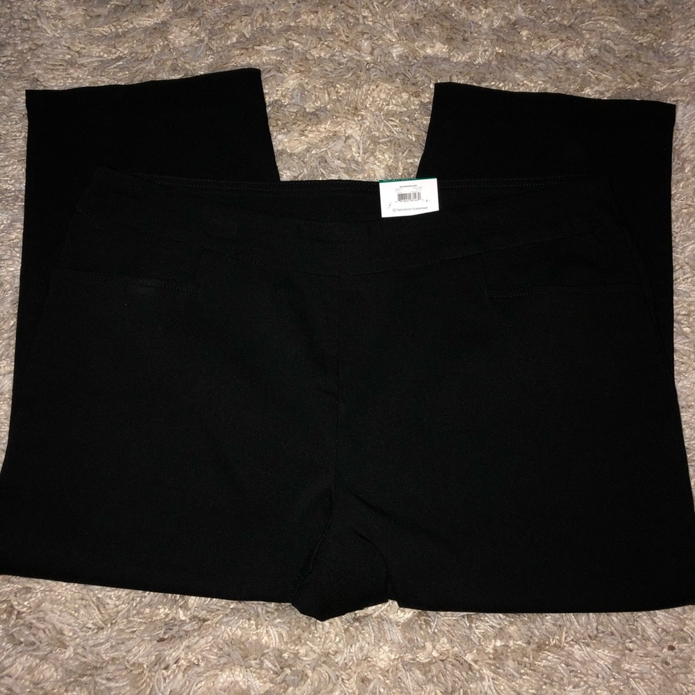 Black capris